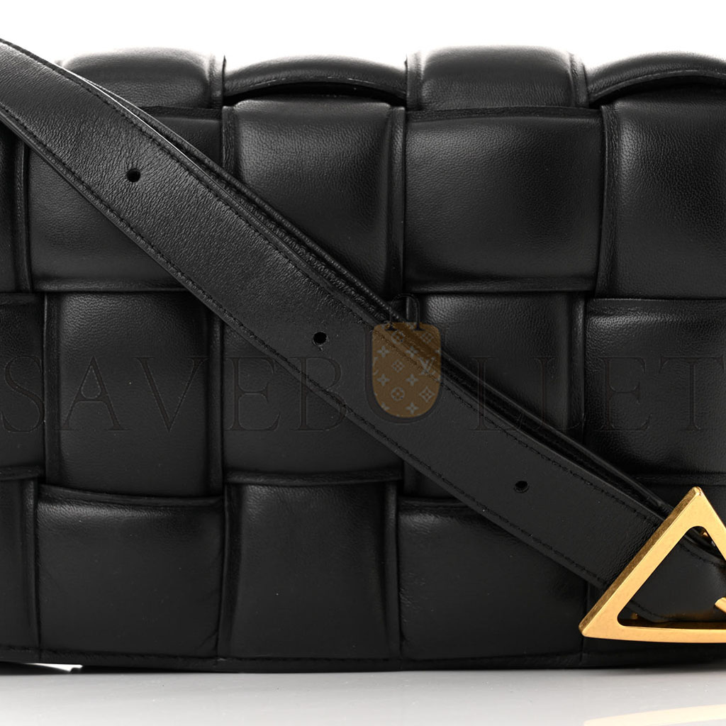 bo*te*ga Ve*ne*ta nappa maxi intrecciato padded cassette crossbody bag black (26*18*8cm)